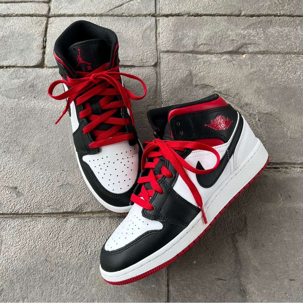 Boys Nike Air Jordan 1 Mid